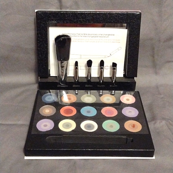 Bella Bellissima Cosmetic Eyeshadow Colour Pallette with 5 Brush Heads - Picture 7 of 10